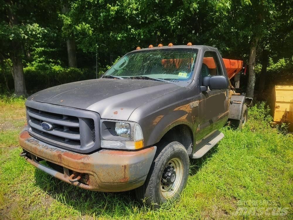 Ford F 350 Camiones caja cerrada