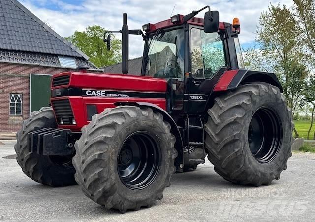 Case IH 1255 XL Tractores