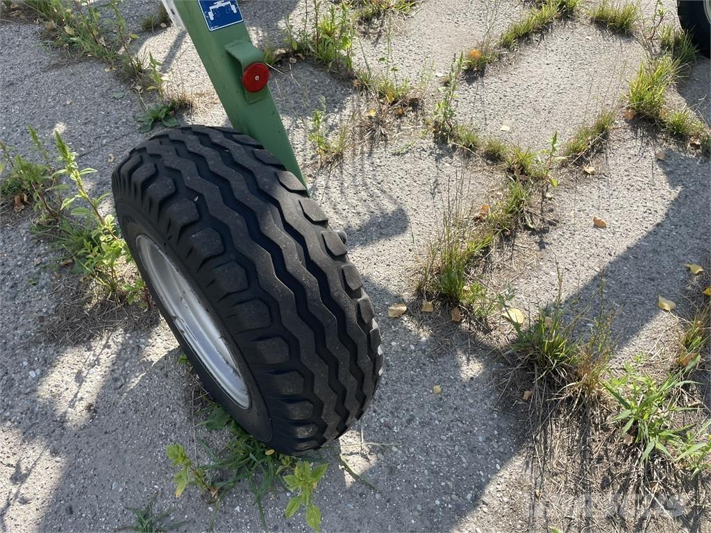 Krone Swadro 900 Rastrillos y henificadores