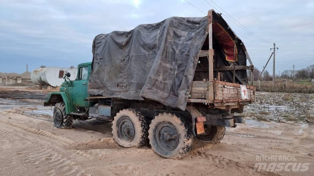 ZIL 157 K 6x6 Camiones caja cerrada