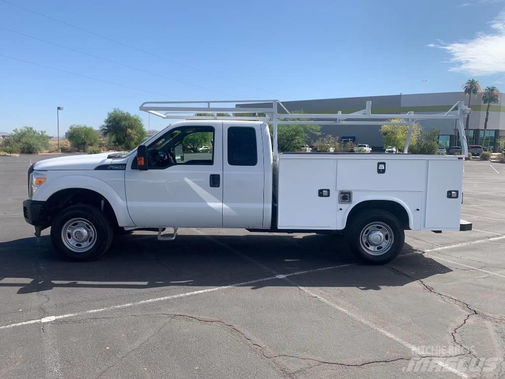 Ford F 250 XL SD Maquinaria para servicios públicos