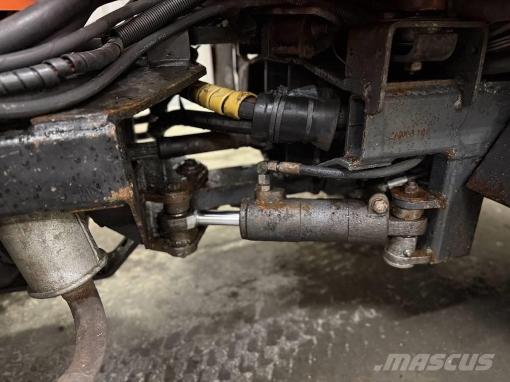 Holder C 240 Maquinaria para servicios públicos