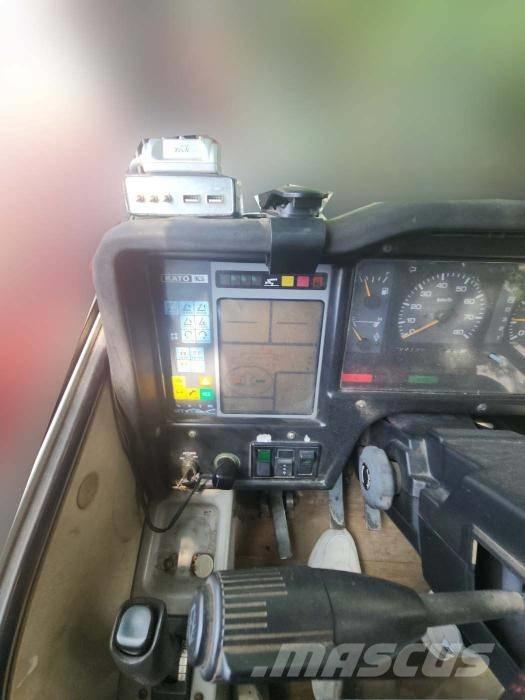 Kato MR 100 Grúas autopropulsadas