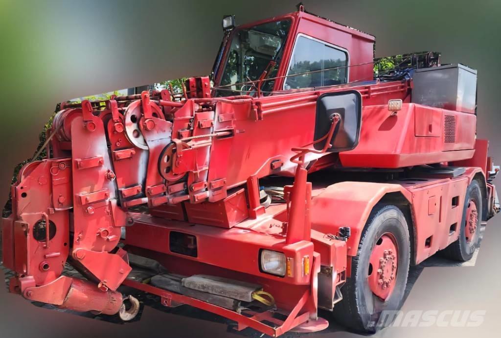 Kato MR 100 Grúas autopropulsadas