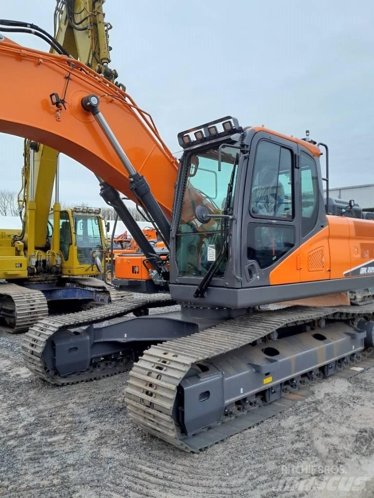 Develon DX 225 LC-7 Excavadoras de cadenas