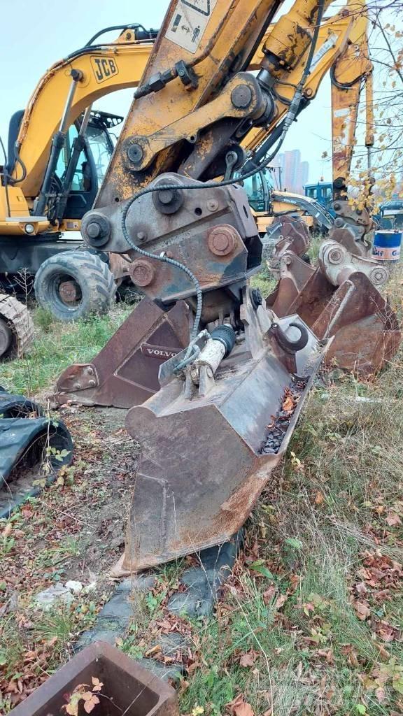 JCB JS 220 LC Excavadoras de cadenas