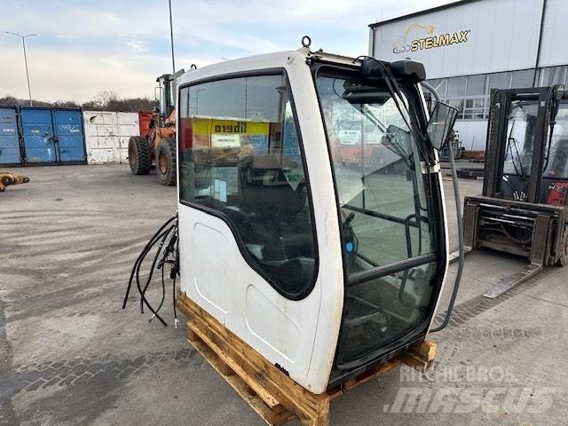 Liebherr R 317 CAB Cabinas e interior