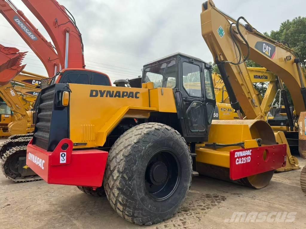 Dynapac CA 251 D Rodillos de un solo tambor