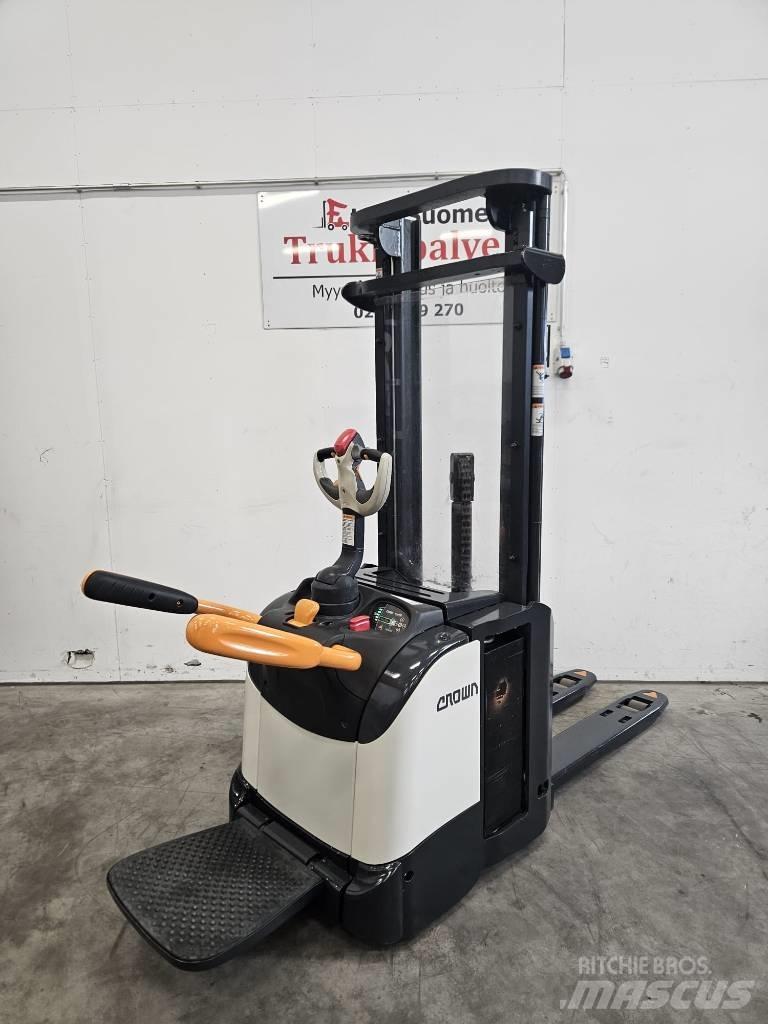Crown ETi 4000 1.6 Apiladores eléctricos autopropulsados