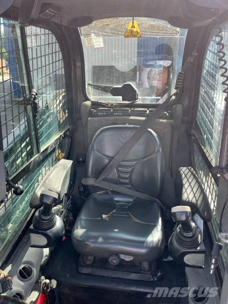New Holland L 218 Minicargadoras
