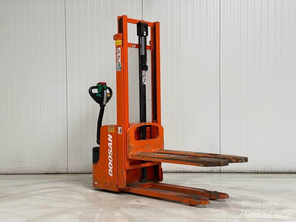 Doosan LEDS12.5C Apiladores eléctricos