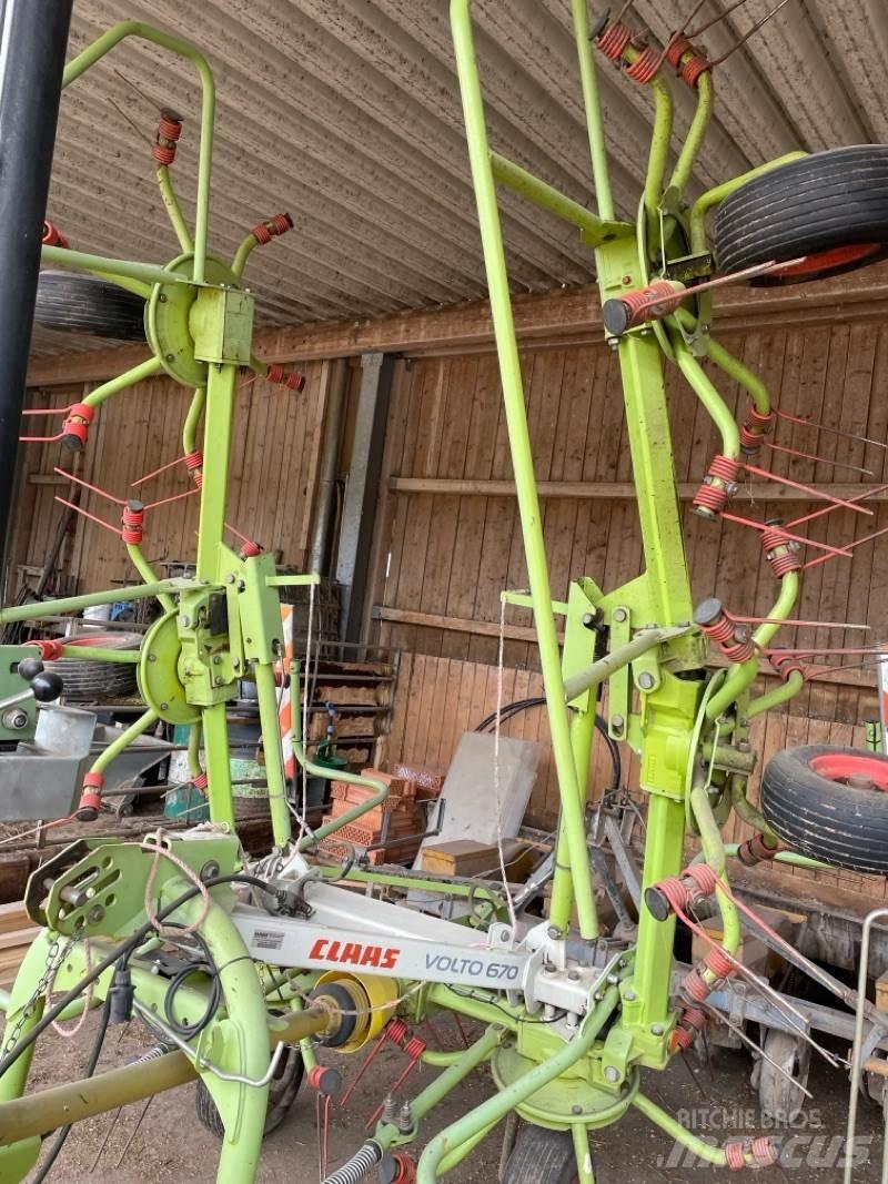 CLAAS Volto 670 Rastrillos y henificadores