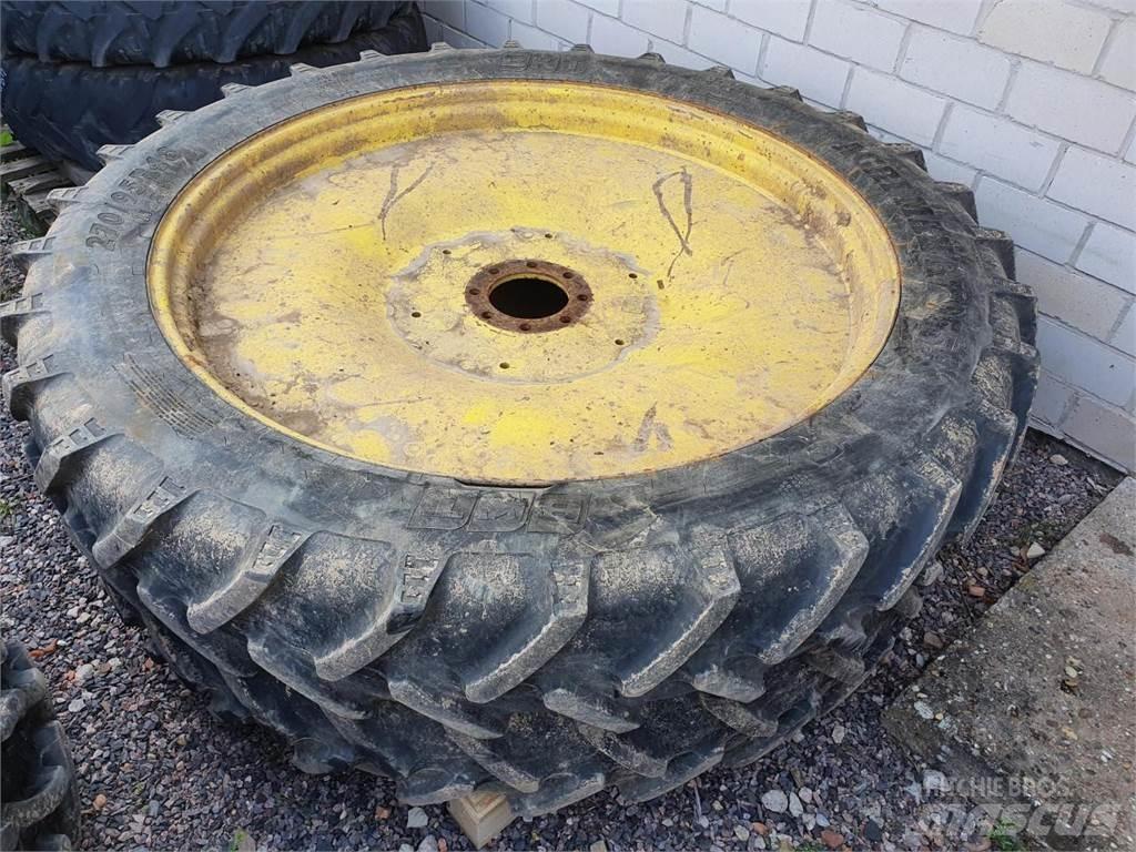 BKT 270/95R48 x2 Neumáticos, ruedas y llantas