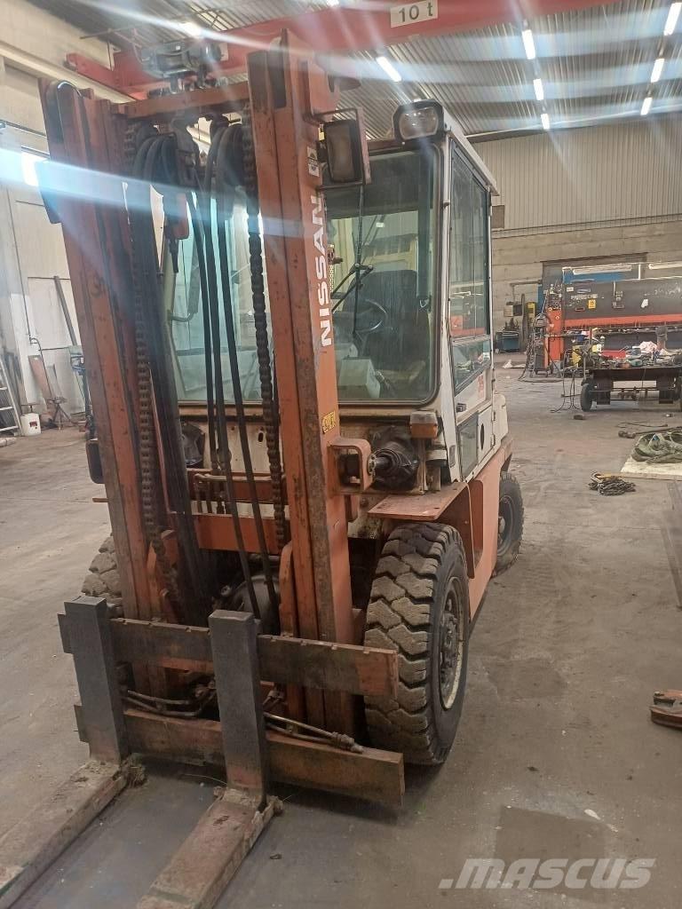 Nissan 33 U Carretillas diesel