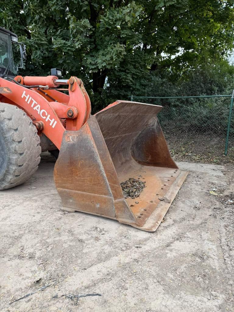Hitachi ZW 250 Cargadoras sobre ruedas