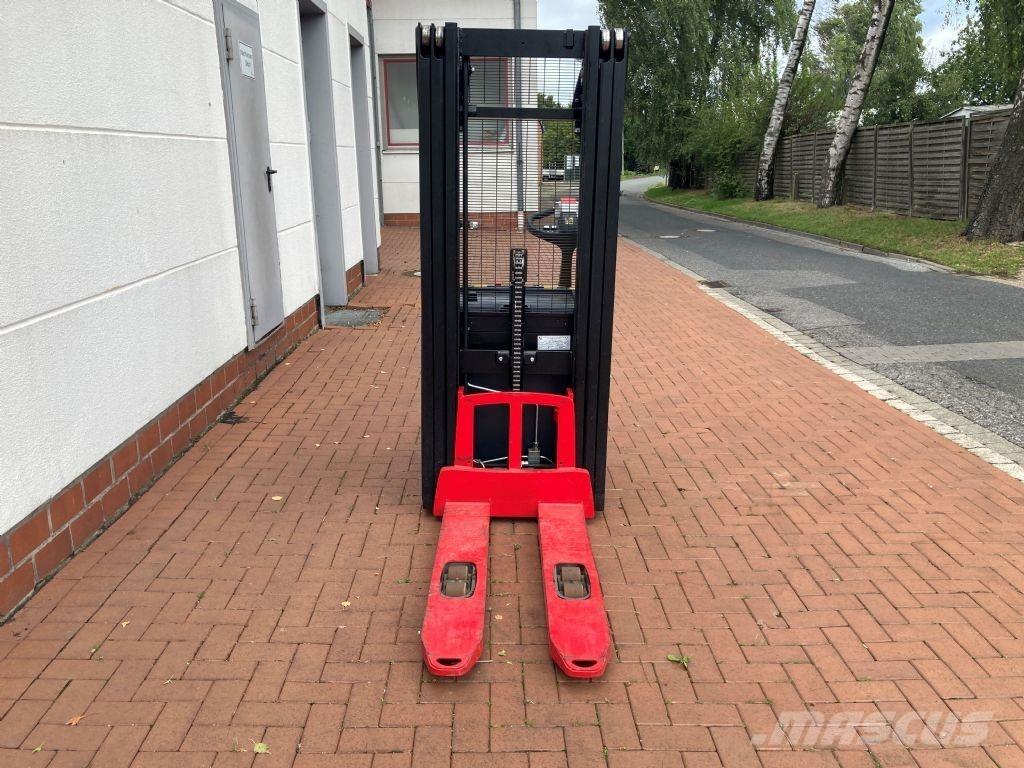 Hyster S 1.4 Apiladores eléctricos