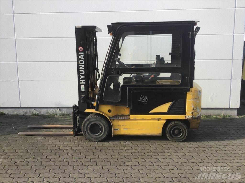 Hyundai 32B-7 Carretillas de horquilla eléctrica
