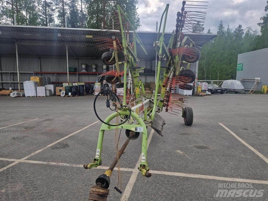 CLAAS 680 Rastrillos y henificadores