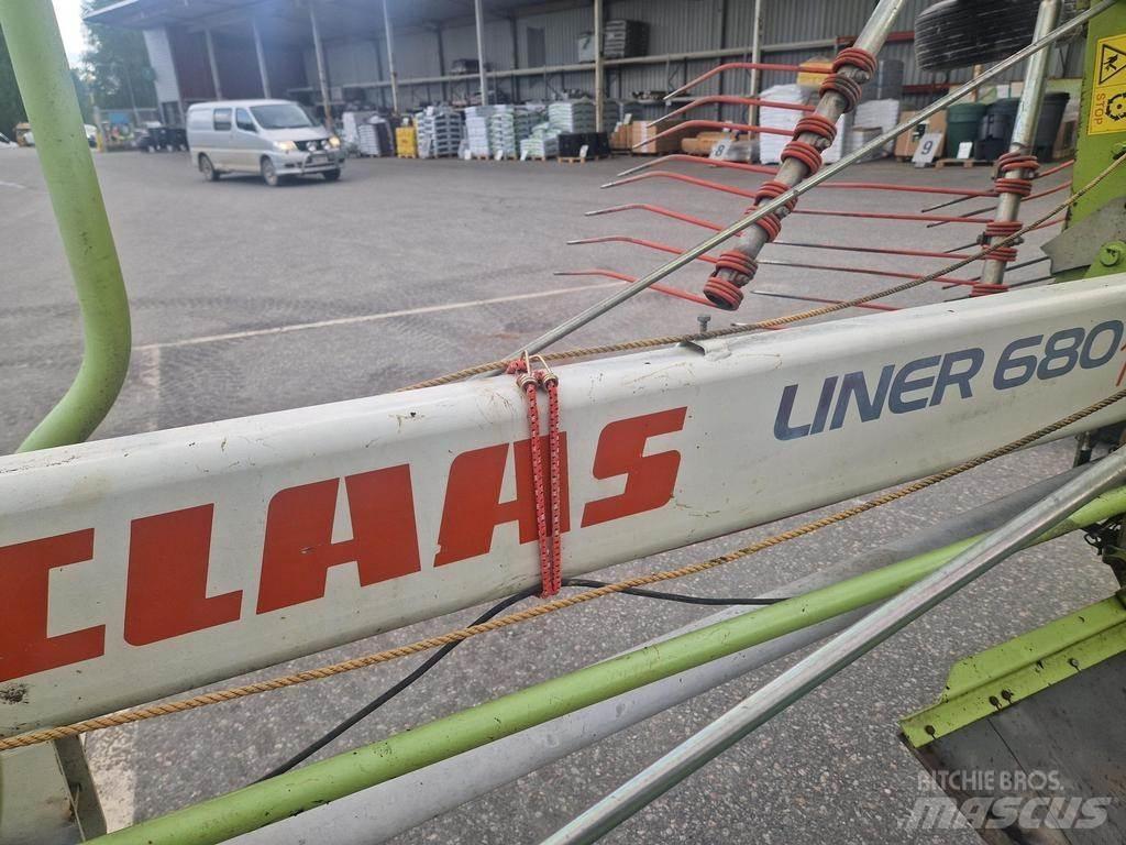 CLAAS 680 Rastrillos y henificadores