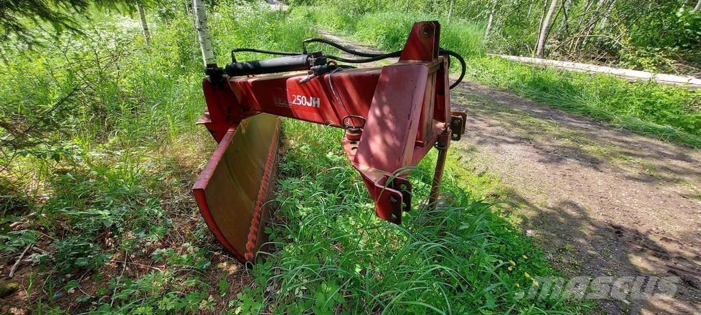 VM 250 Rastras para caminos