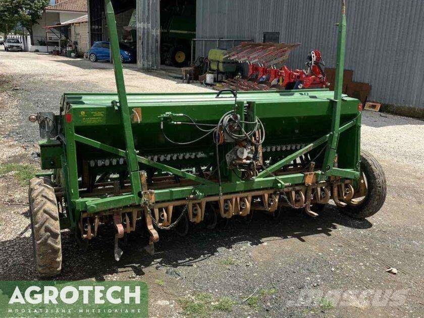 Amazone D7/30E Tractores