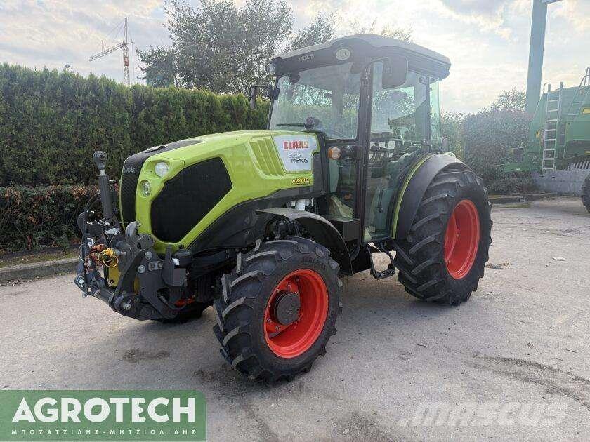 CLAAS NEXOS 220F Tractores