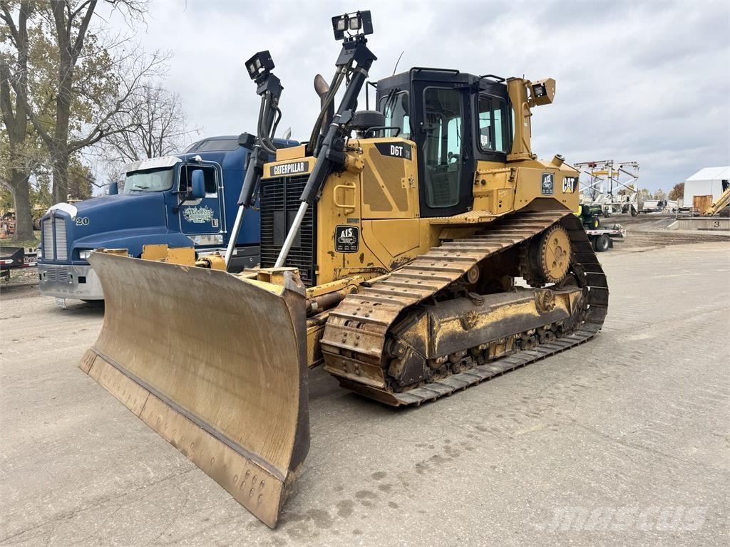 CAT D6T Buldozer sobre oruga
