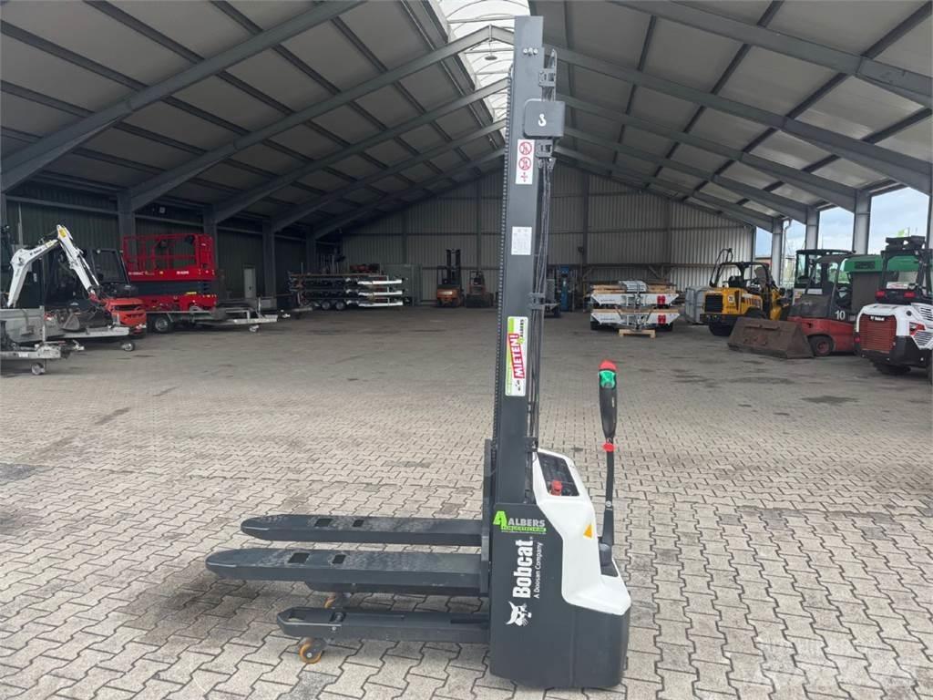 Bobcat LSM12N-7 i Apiladores eléctricos