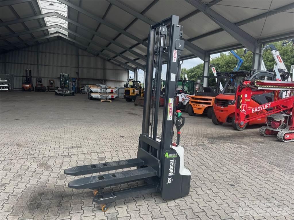 Bobcat LSM12N-7 i Apiladores eléctricos
