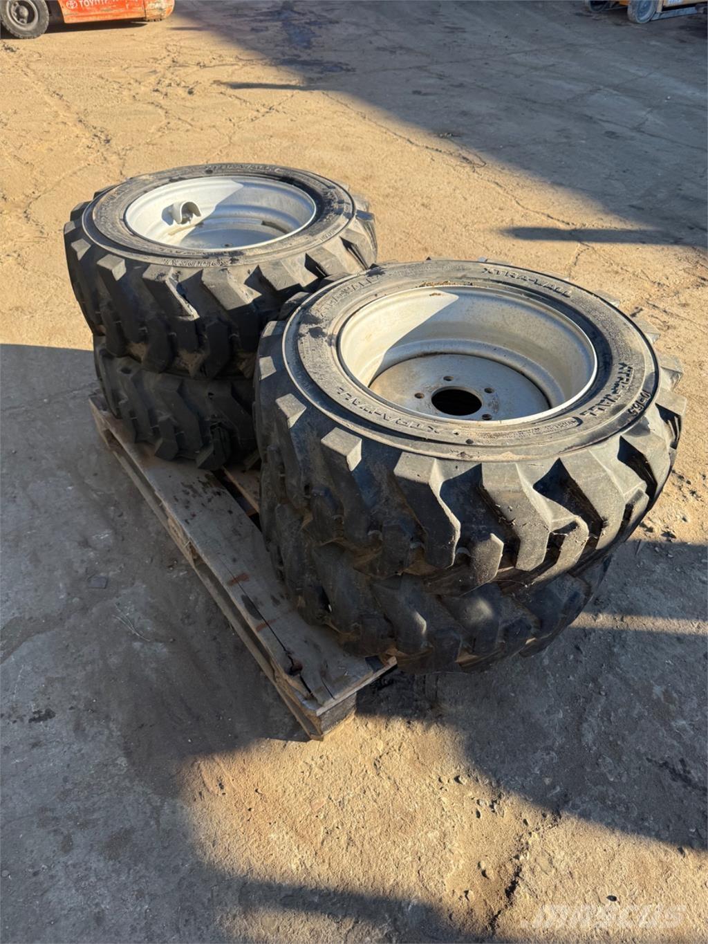  10-16.5 Neumáticos, ruedas y llantas