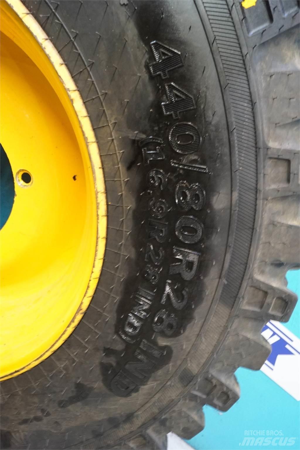  28 440/80R28 Neumáticos, ruedas y llantas