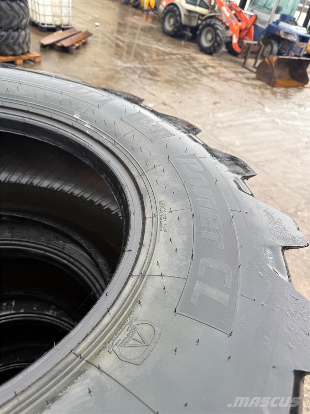  440/80-24 Neumáticos, ruedas y llantas