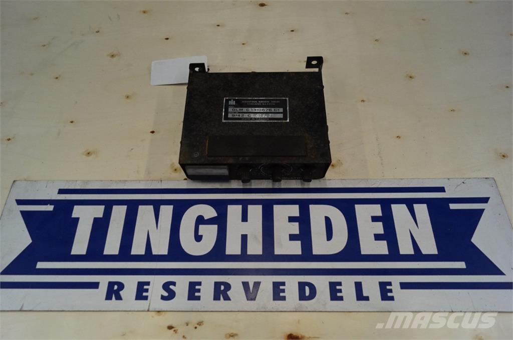 CASE 1480 Electrónicos