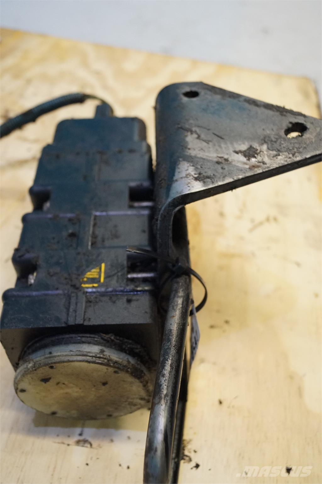 CASE 7130 Electrónicos