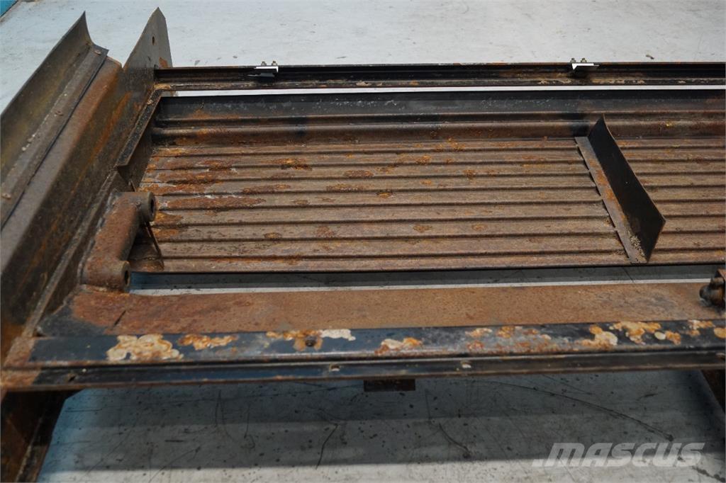 CASE 8010 Esparcidoras de arena y sal