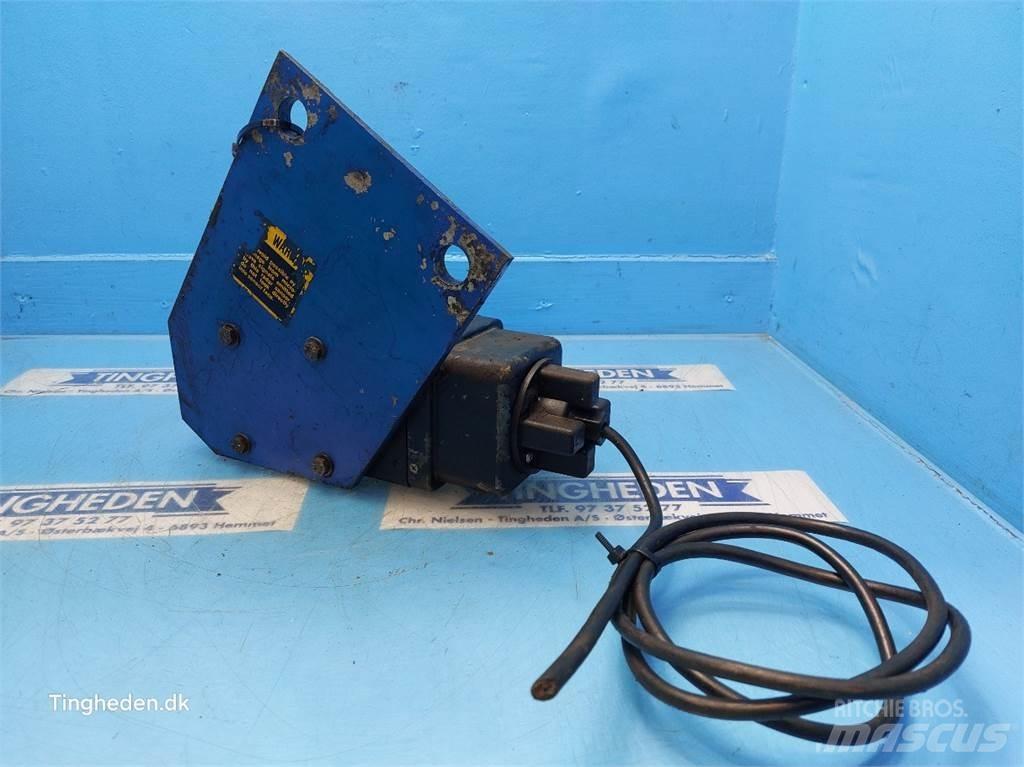 Ford TW15 Electrónicos