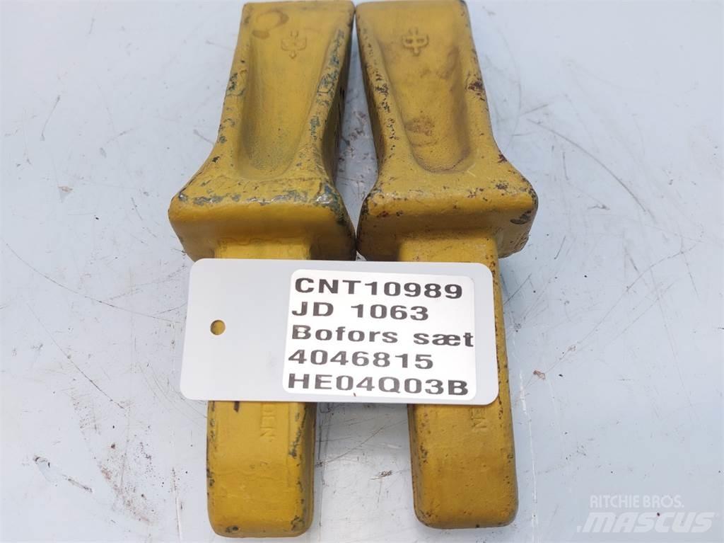 John Deere 1063 Cucharones