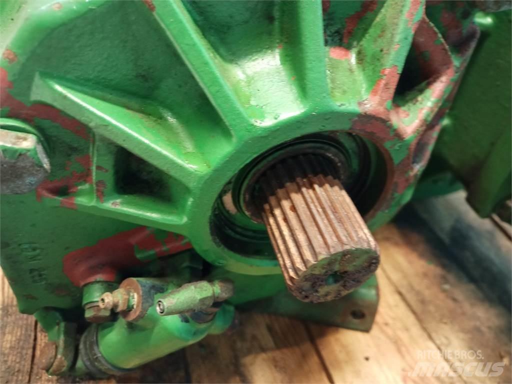 John Deere 1075 Transmisión