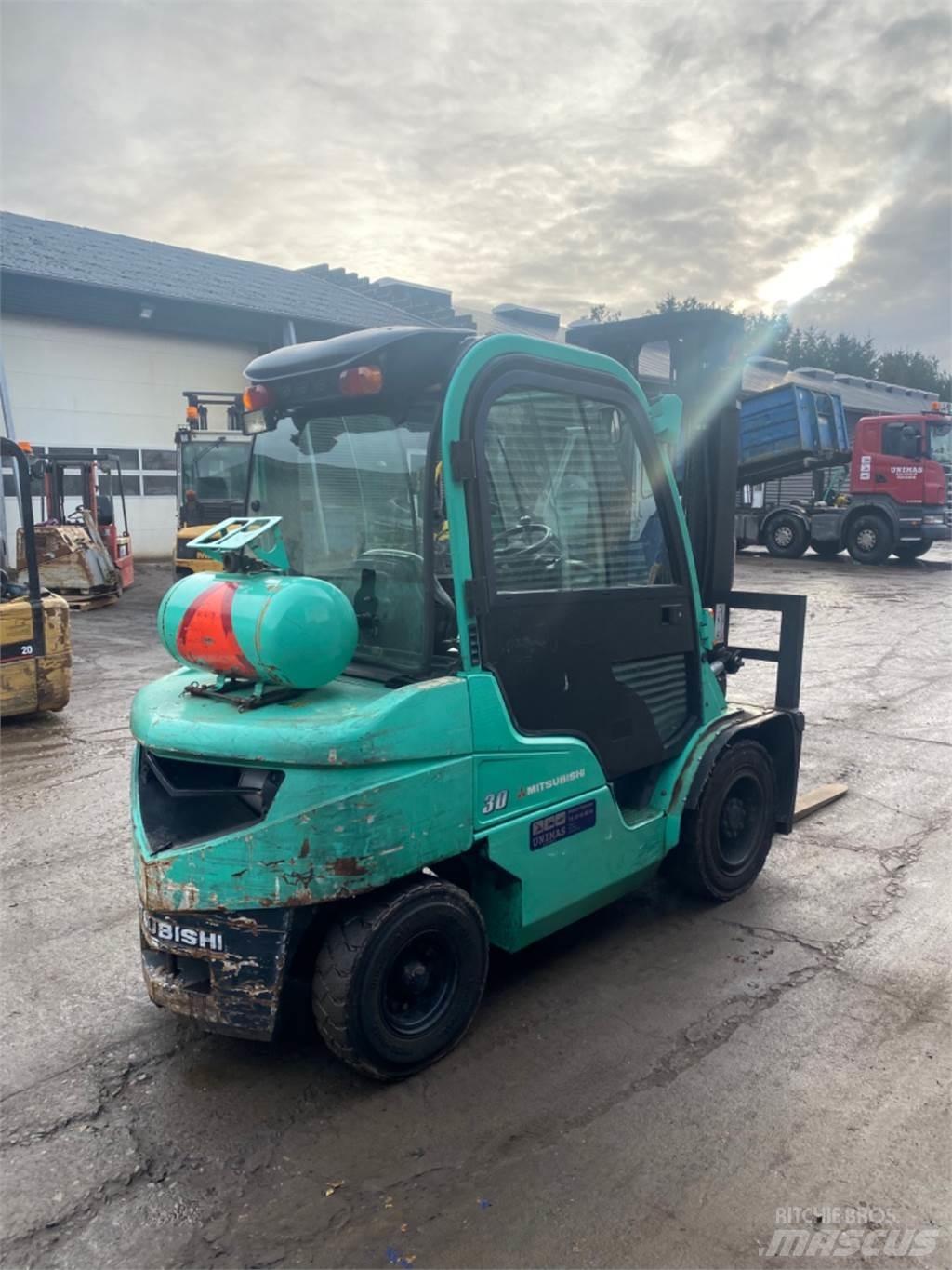 Mitsubishi FG30 Carretillas LPG