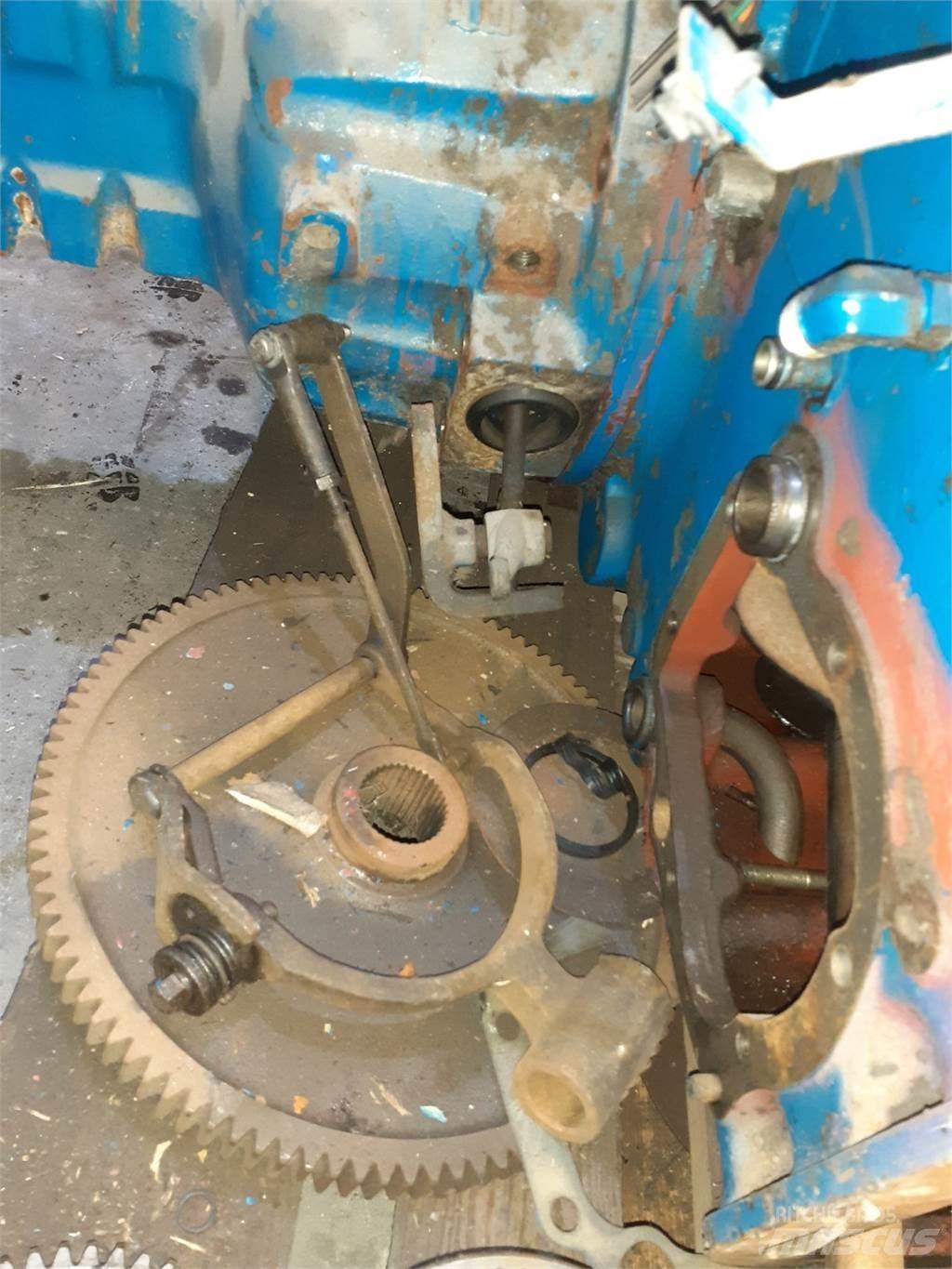 New Holland 8340 Transmisión