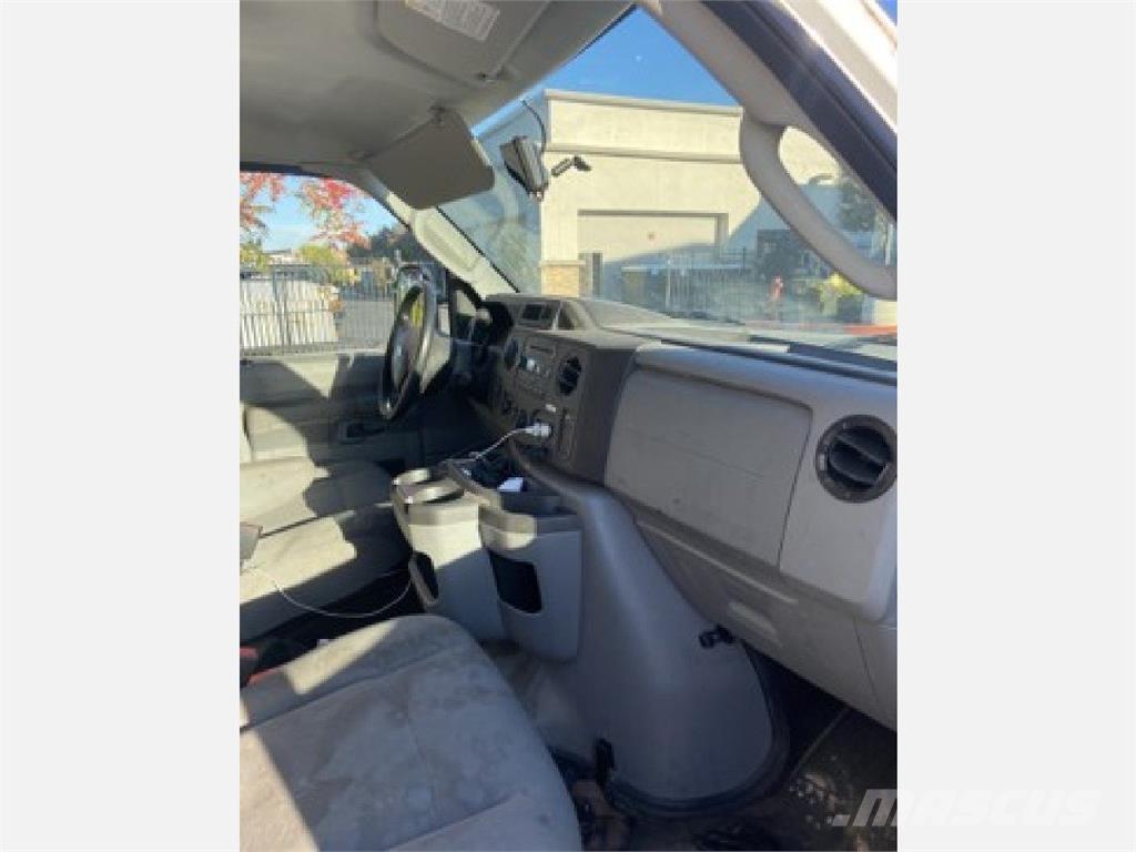 Ford E350 Camiones caja cerrada