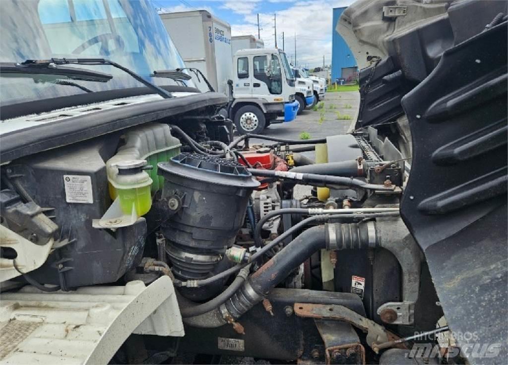 Freightliner M2 Camiones caja cerrada