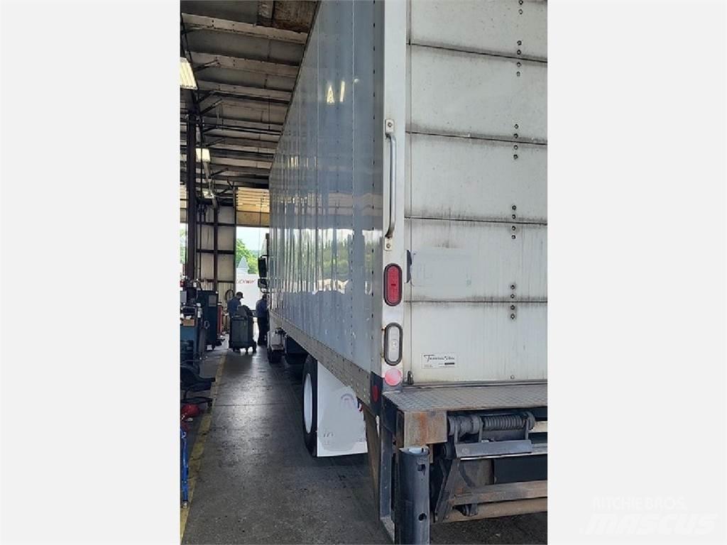 Freightliner M2 Camiones caja cerrada