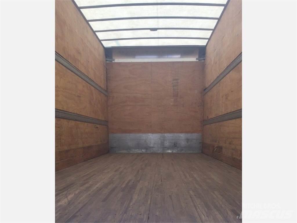 Freightliner M2 Camiones caja cerrada