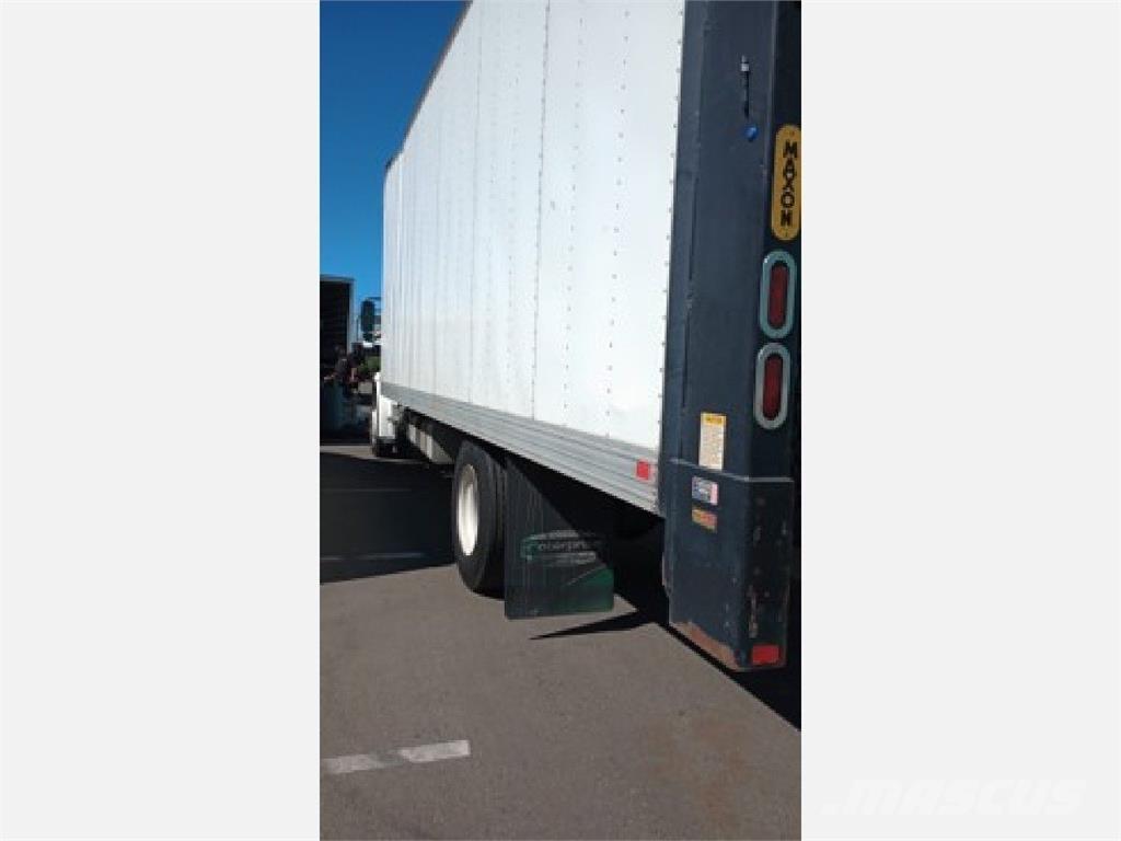 Freightliner M2 Camiones caja cerrada