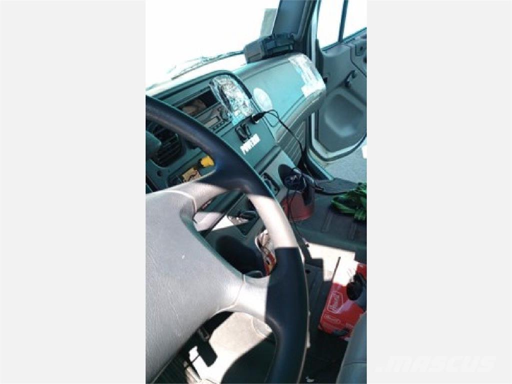 Freightliner M2 Camiones caja cerrada
