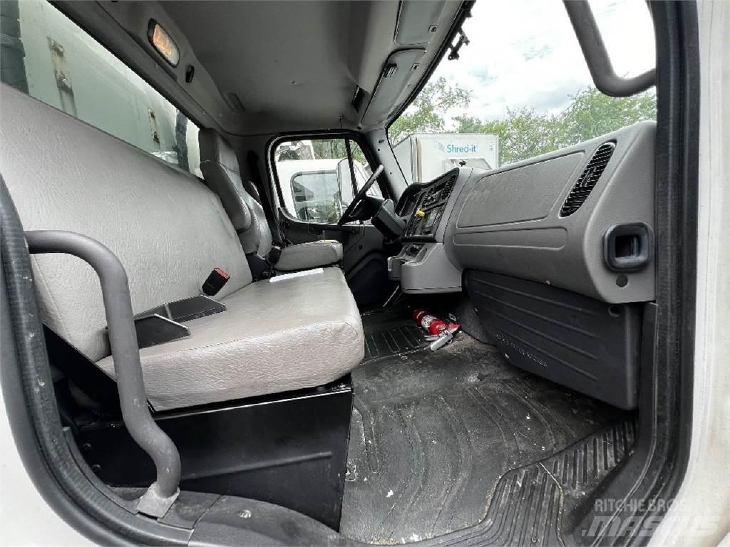 Freightliner M2-106 Camiones caja cerrada