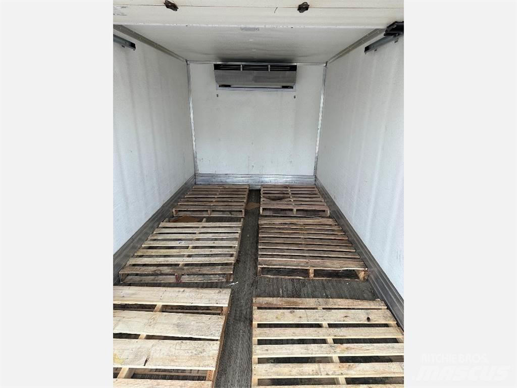 Freightliner M2 106 Isotermos y frigoríficos