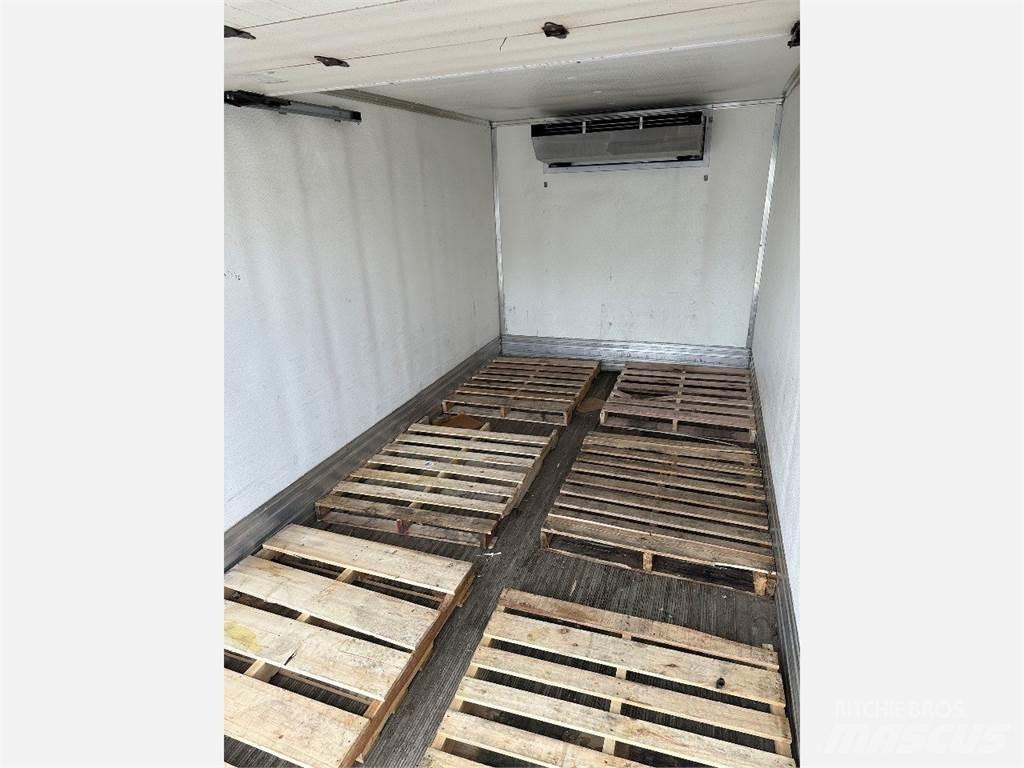 Freightliner M2 106 Isotermos y frigoríficos