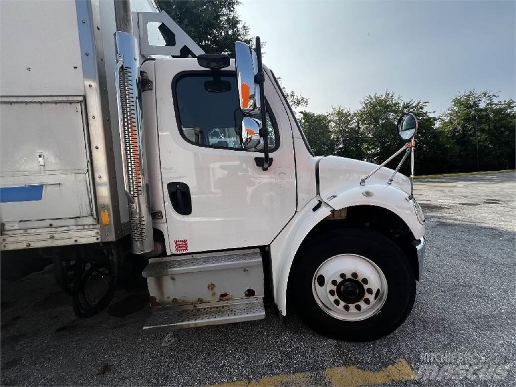 Freightliner M2-106 Camiones caja cerrada